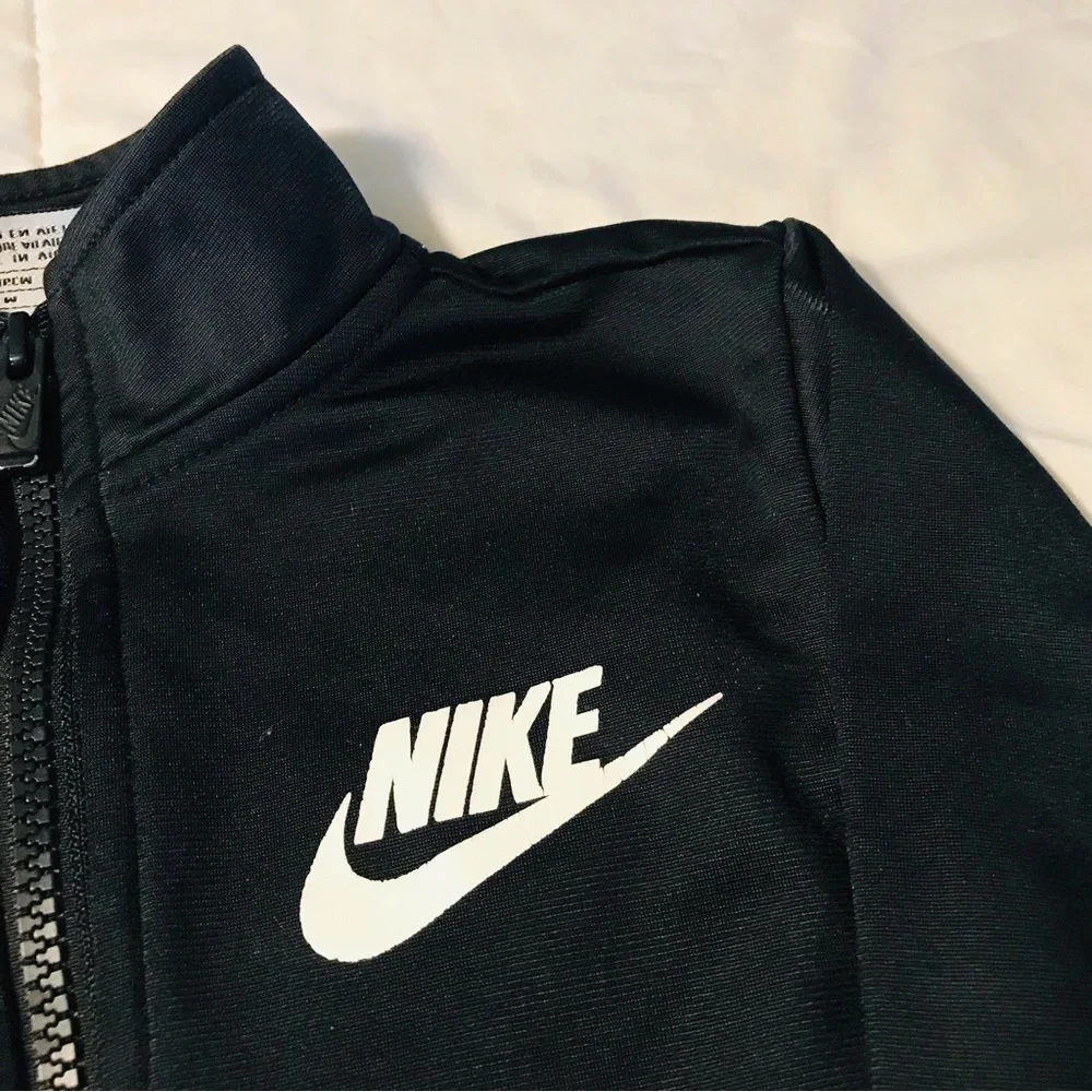 Bundle Nike Gray and Black Hoodie Jacket Set Boy’s size 6 Small 5/6